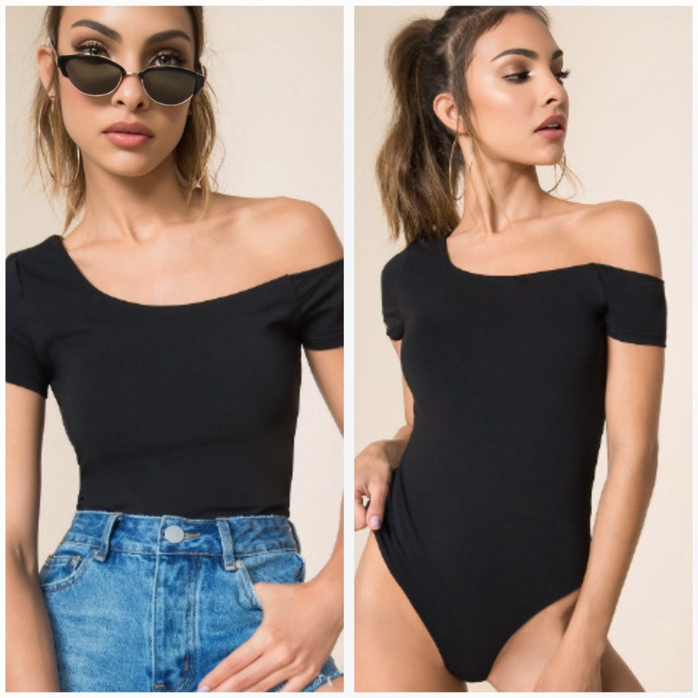 NWT Superdown Asymmetrical Sleeve Bodysuit Size S